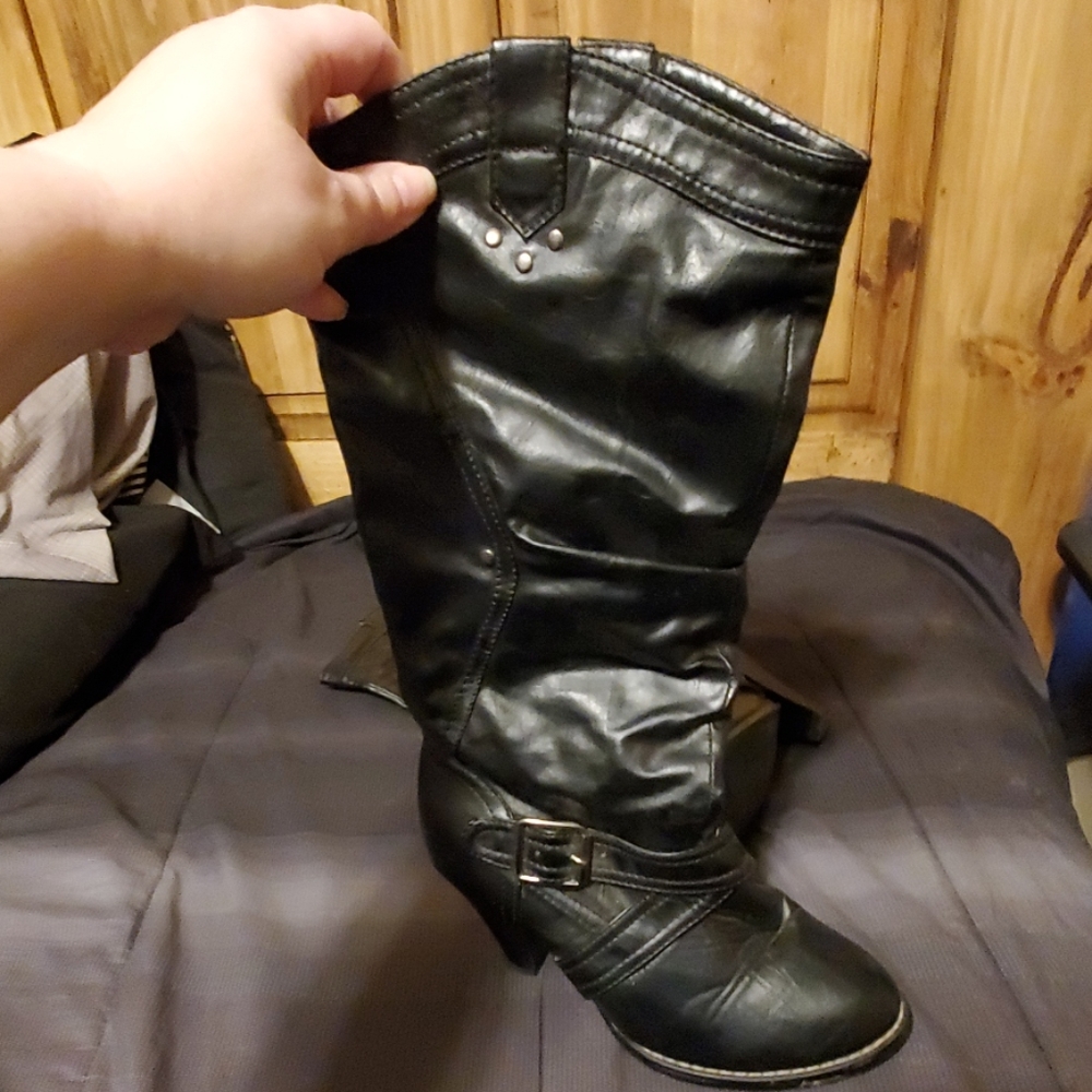 Boots - Picture 2 of 4